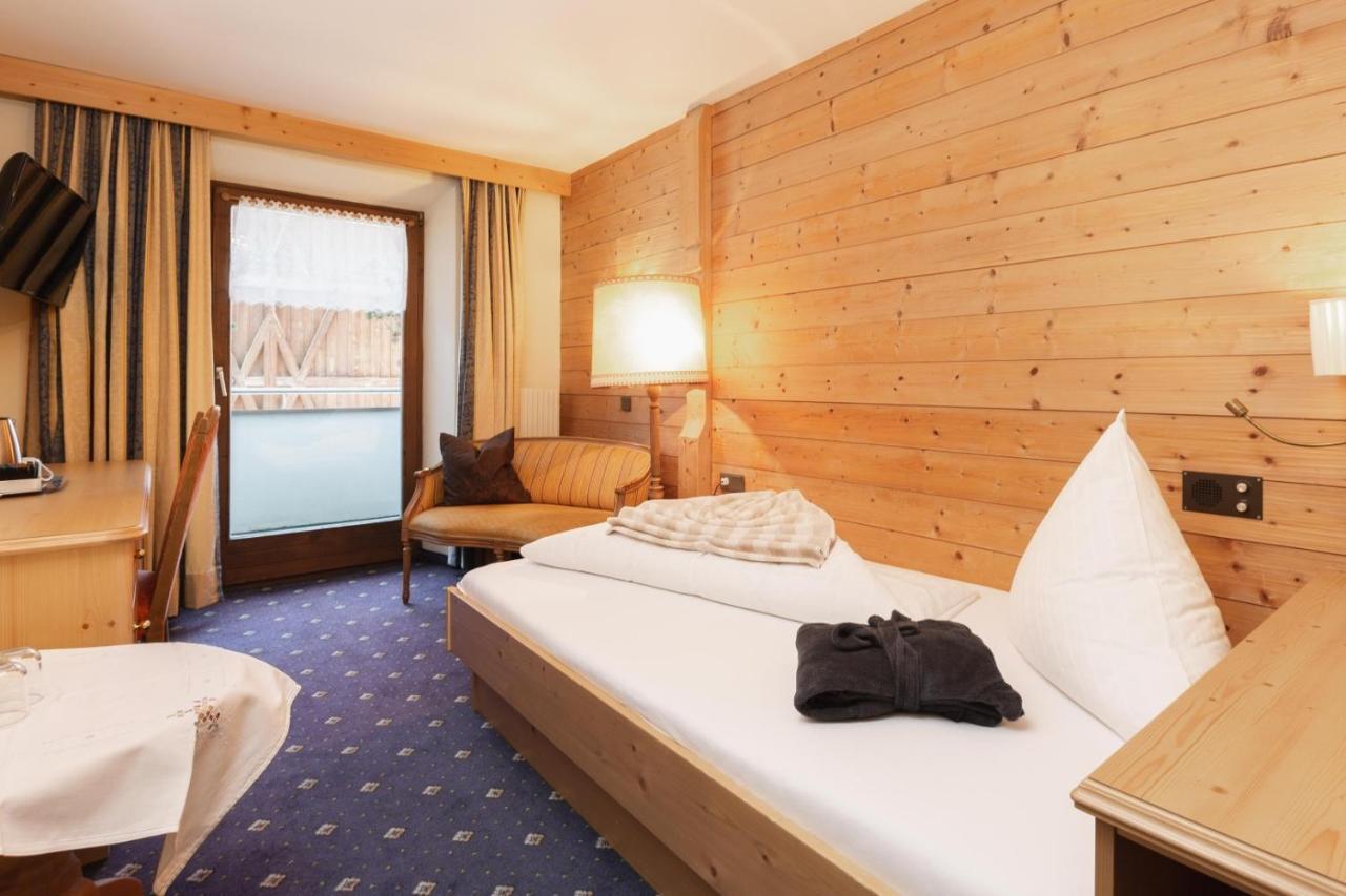Familienhotel Adler Serfaus Habitación foto